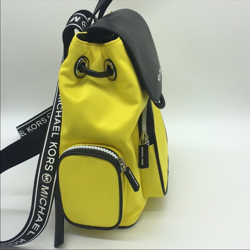 MICHAEL KORS ABBEY MD CARGO BACKPACK BRT YELLOW - Picture 3 of 8